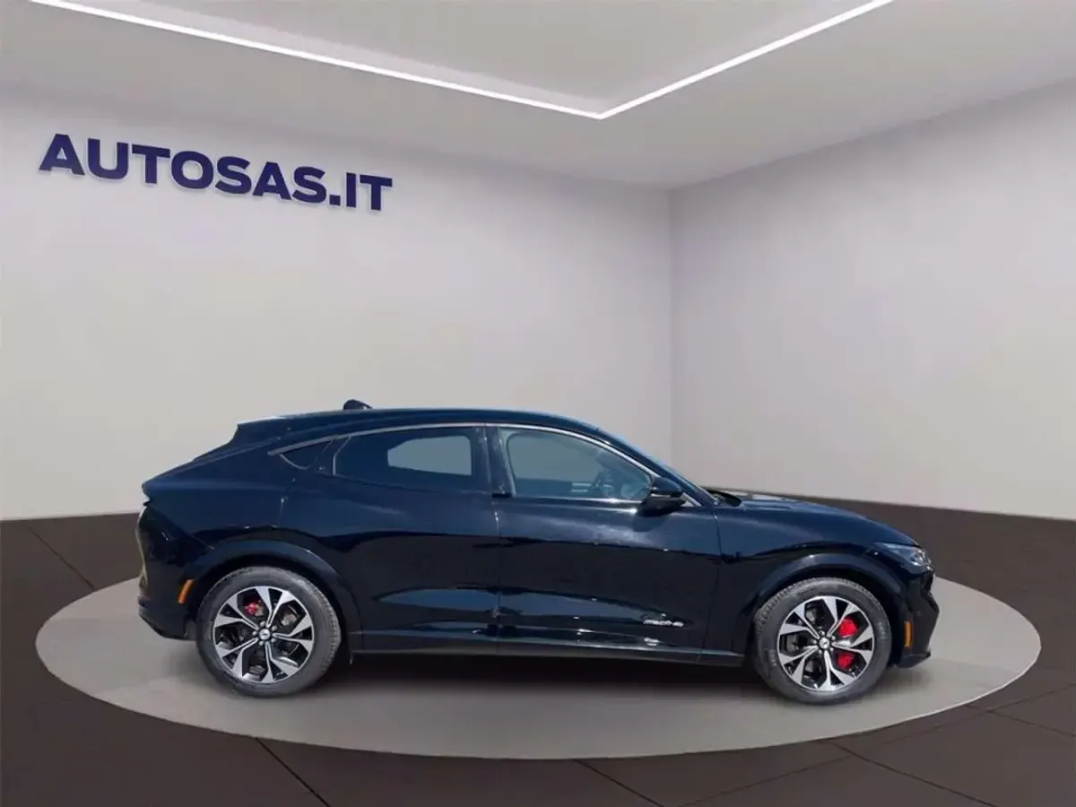 Usata Ford Mustang Mach-E 272 kW (371 CV) 2022 Nero SUV