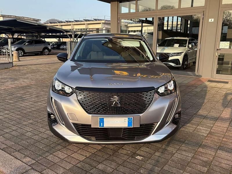 Usata Peugeot 2008 Allure 131 CV (96 kW) 2022 Argento SUV