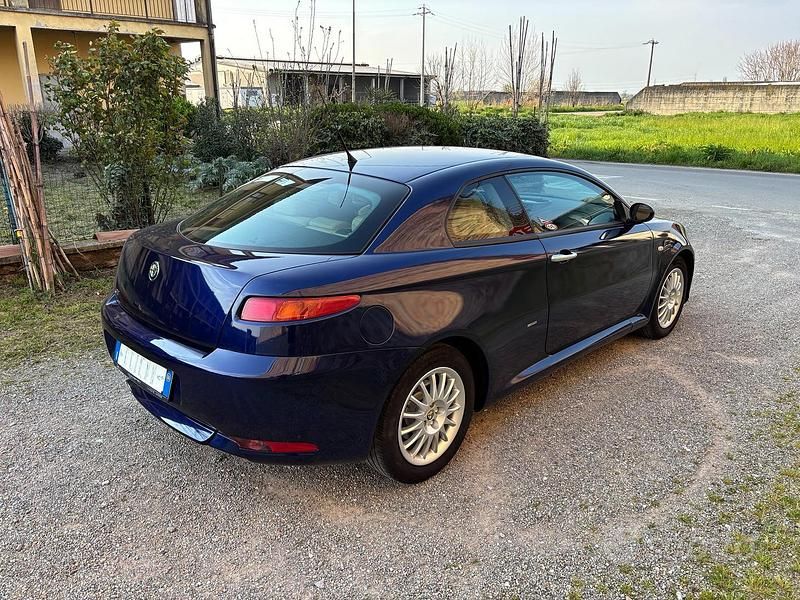 Usata Alfa Romeo GT Distinctive 165 CV (121 kW) 2006 Blu Coupé