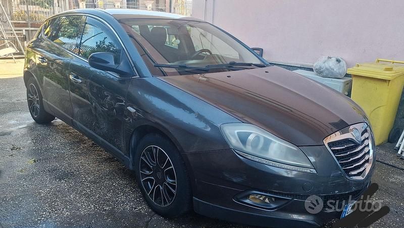 Usata Lancia Delta 120 CV (88 kW) 2012 Grigio Utilitaria