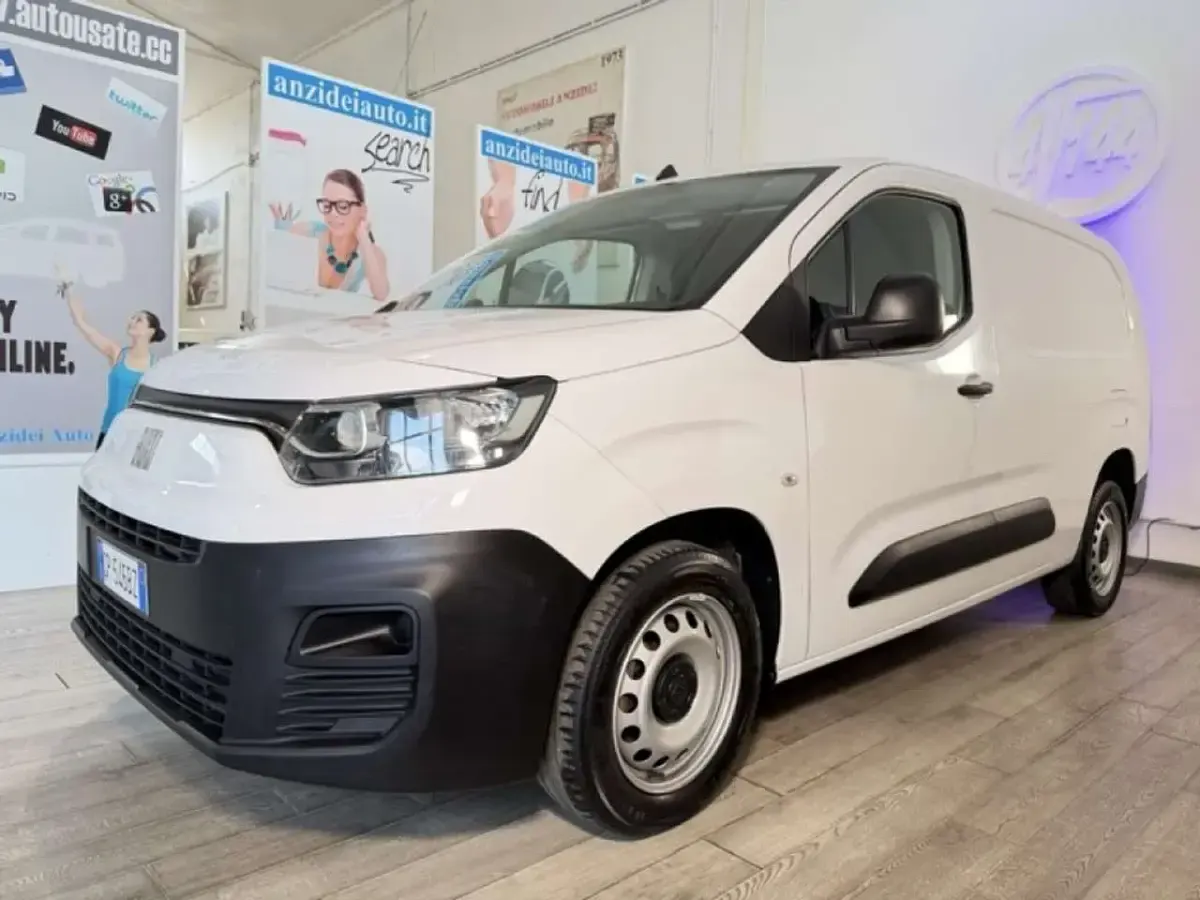 Usata Fiat Doblò 102 CV (75 kW) 2023 Bianco Monovolume