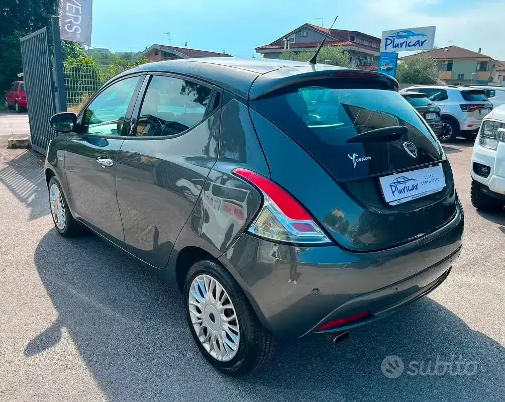 Usata Lancia Ypsilon Silver 85 CV (62 kW) 2016 Grigio Utilitaria