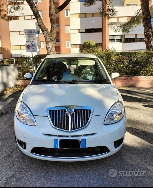 Usata Lancia Ypsilon 60 CV (44 kW) 2009 Utilitaria