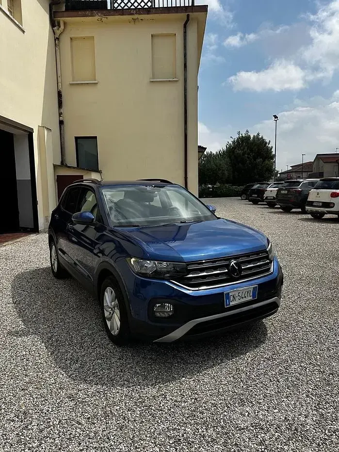 Begagnad VW T-Cross Style 95 HK (69 kW) 2023 Blå SUV