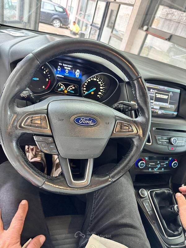 Begagnad Ford Focus 120 HK (88 kW) 2015 Silver Kombi