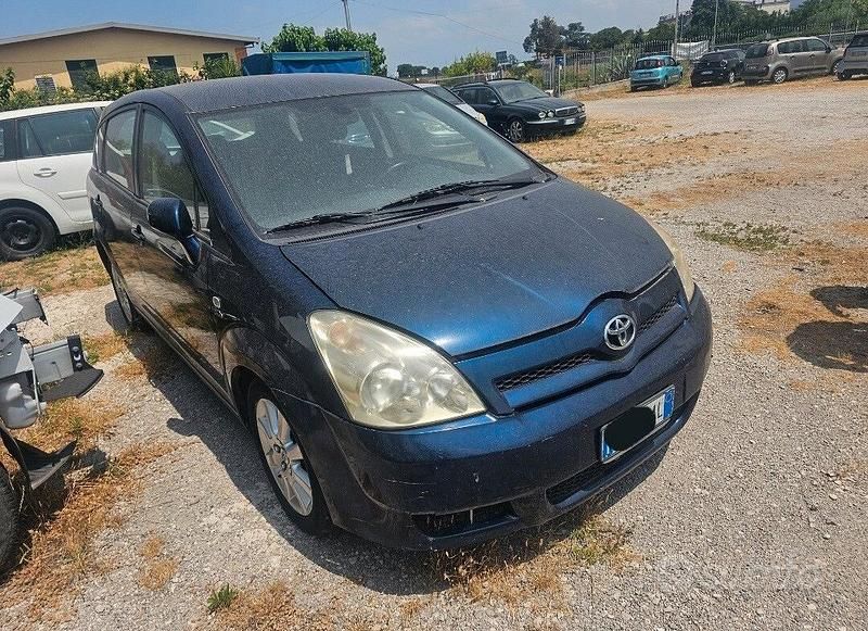 Blu Usata 2004 Toyota Corolla Sol Tre volumi | 2000 € (Molto cara) - Immagine 1/4