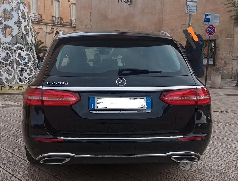 Usata Mercedes E220 Business 195 CV (143 kW) 2019 Nero Station wagon