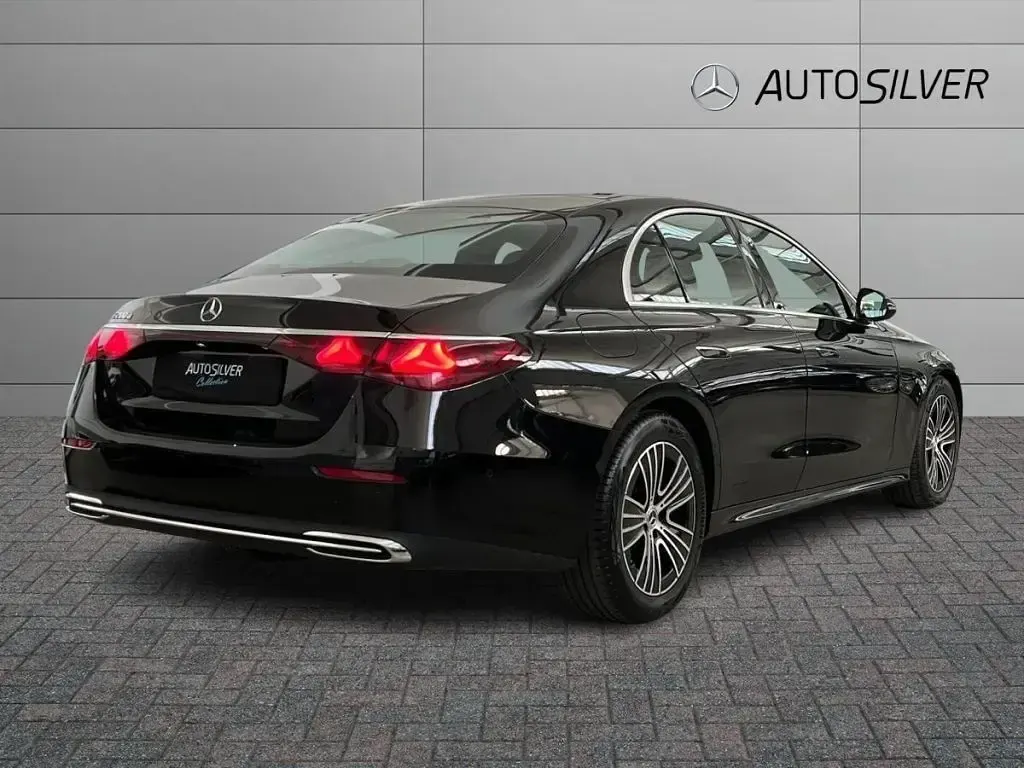 Usata Mercedes E200 Advanced 163 CV (119 kW) 2025 Nero / pastello Berlina