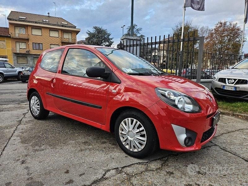 Usado Renault Twingo Dynamique 75 CV (55 kW) 2010 Rojo Utilitario