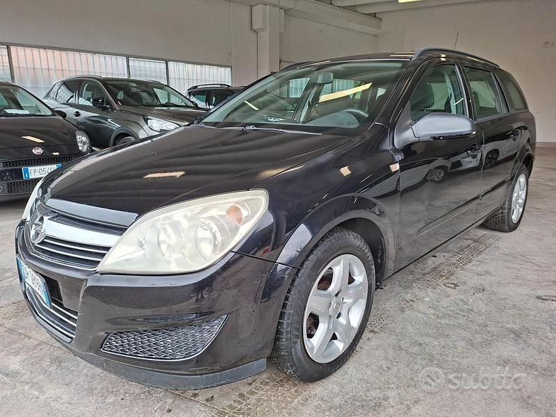 Usata Opel Astra Club 101 CV (74 kW) 2008 Nero Station wagon