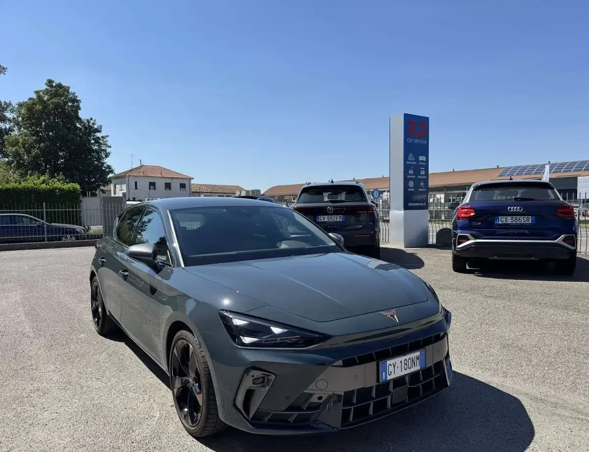 Usata Cupra Leon 150 CV (110 kW) 2025 Fiord blue Berlina