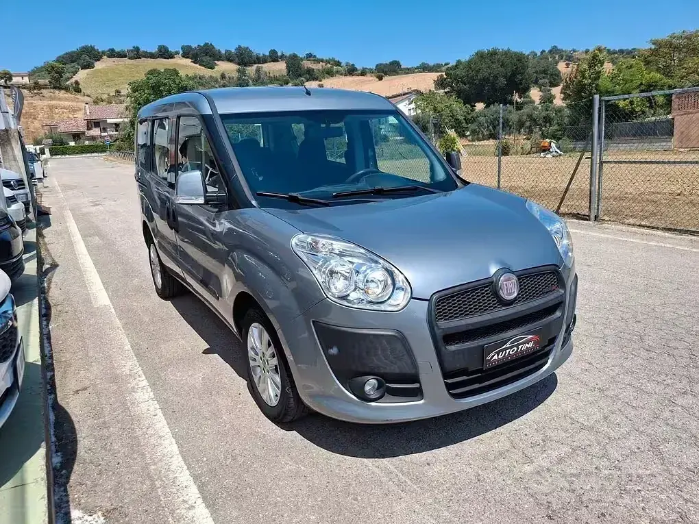 Usata Fiat Doblò 105 CV (77 kW) 2012 Grigio Monovolume