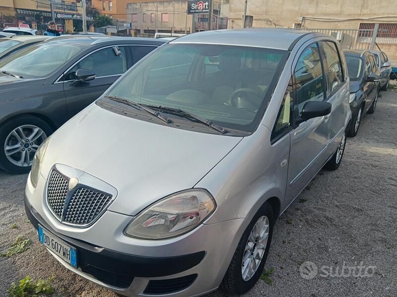 Usata Lancia Musa 69 CV (50 kW) 2006 Grigio Monovolume