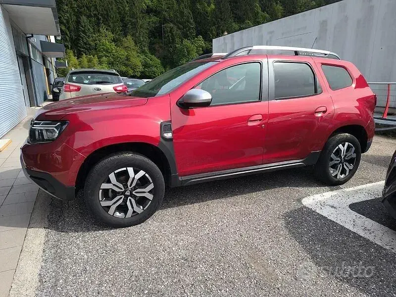 Usata Dacia Duster Prestige 101 CV (74 kW) 2022 Rosso SUV