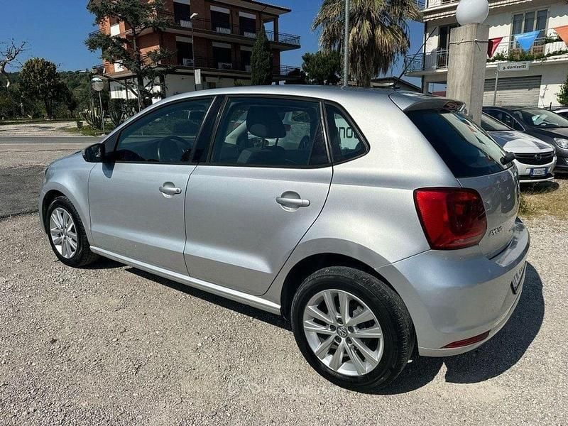 Usata VW Polo Trendline 75 CV (55 kW) 2015 Argento Berlina
