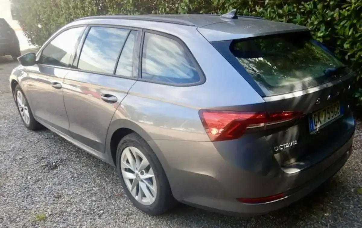 Usata Skoda Octavia SportLine 150 CV (110 kW) 2022 Grigio Station wagon