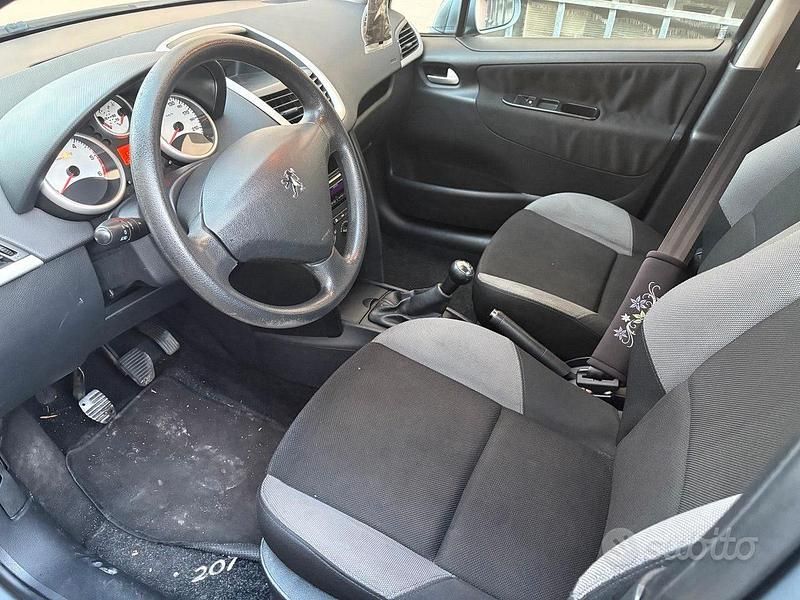 Usata Peugeot 207 70 CV (51 kW) 2009 Grigio Berlina