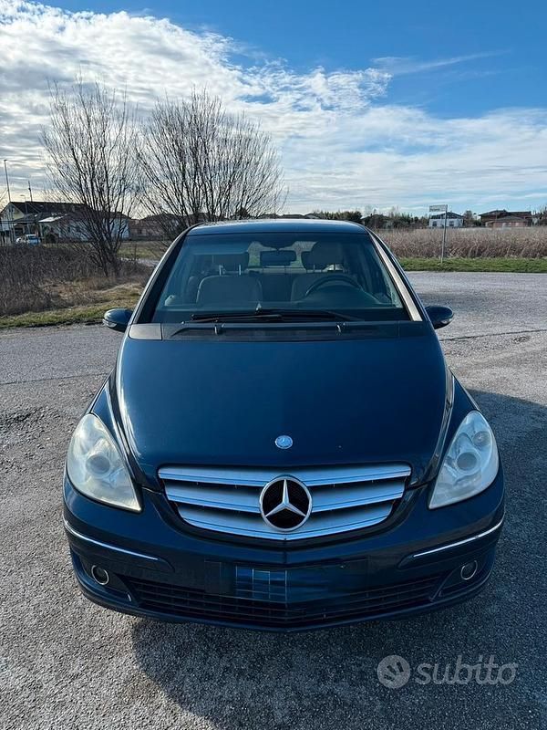 Usata Mercedes B200 140 CV (102 kW) 2008 Blu Monovolume
