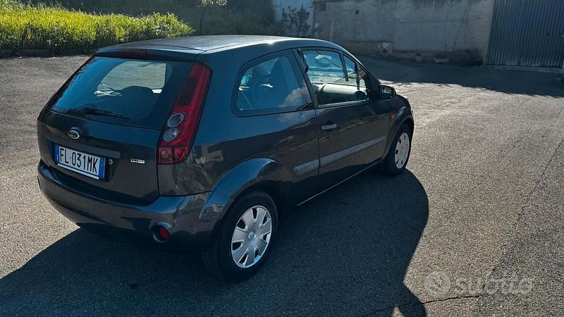 Usata Ford Fiesta 68 CV (50 kW) 2008 Utilitaria