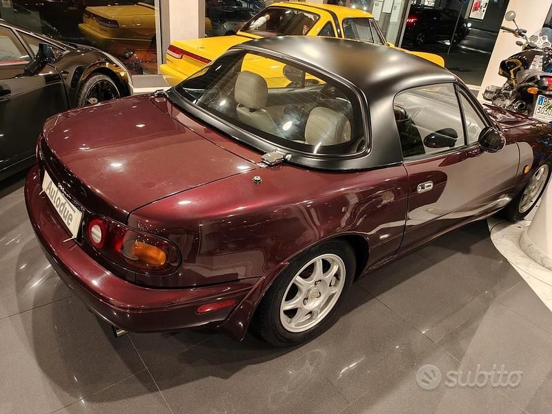 Usata Mazda MX5 90 CV (66 kW) 1997 Rosso Cabrio