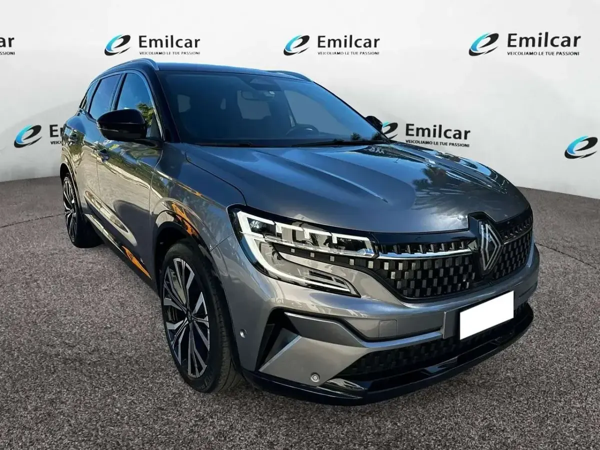 Usata Renault Austral Iconic 129 CV (94 kW) 2023 Be style seoul grigio scisto t SUV