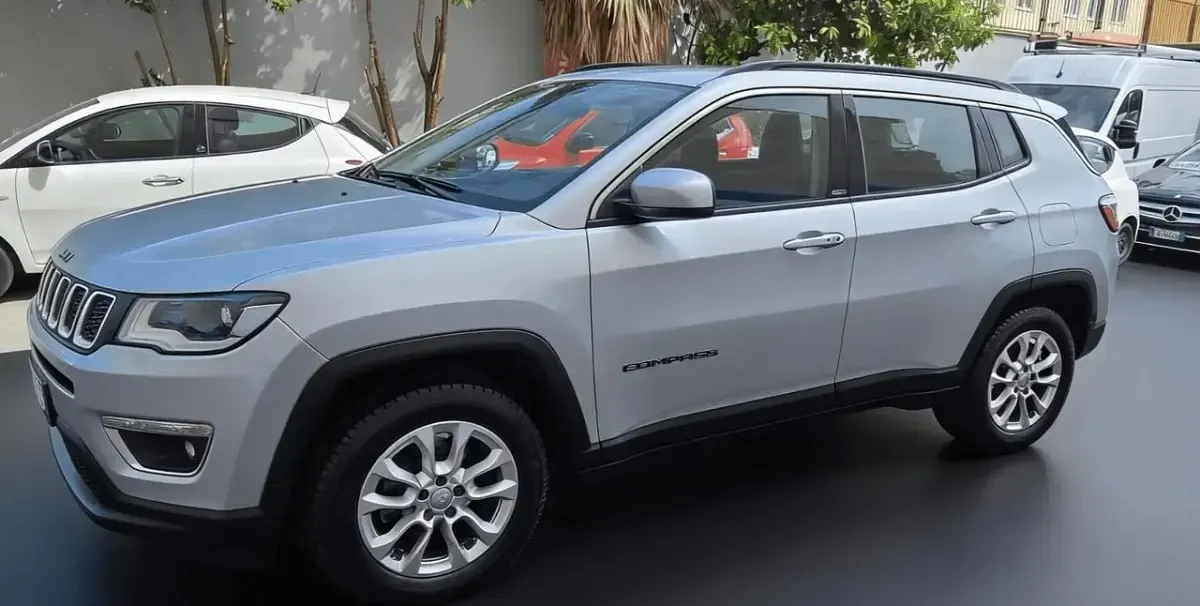Usata Jeep Compass 131 CV (96 kW) 2020 Argento SUV