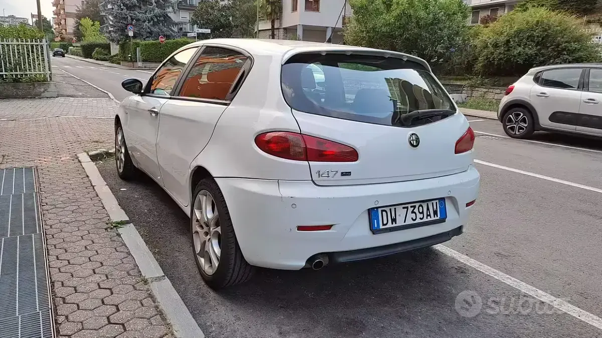 Usata Alfa Romeo 147 105 CV (77 kW) 2009 Bianco Utilitaria