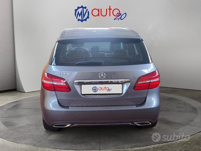 Usata Mercedes B200 Premium 136 CV (100 kW) 2015 Grigio Monovolume