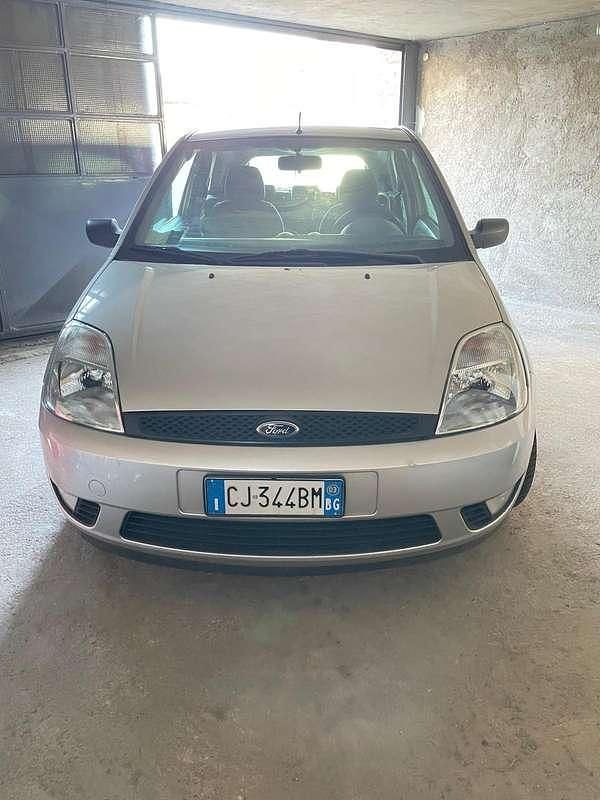 Usata Ford Fiesta Ambiente 75 CV (55 kW) 2003 Utilitaria