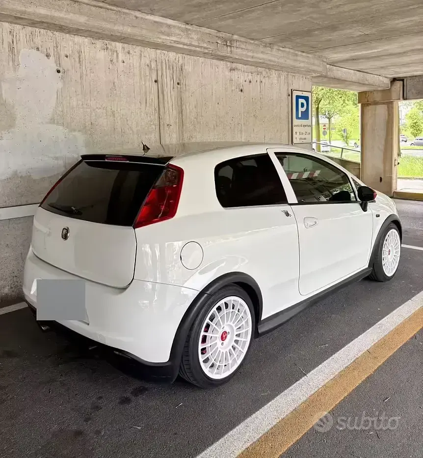 Usata Abarth Grande Punto 155 CV (114 kW) 2007 Bianco Utilitaria