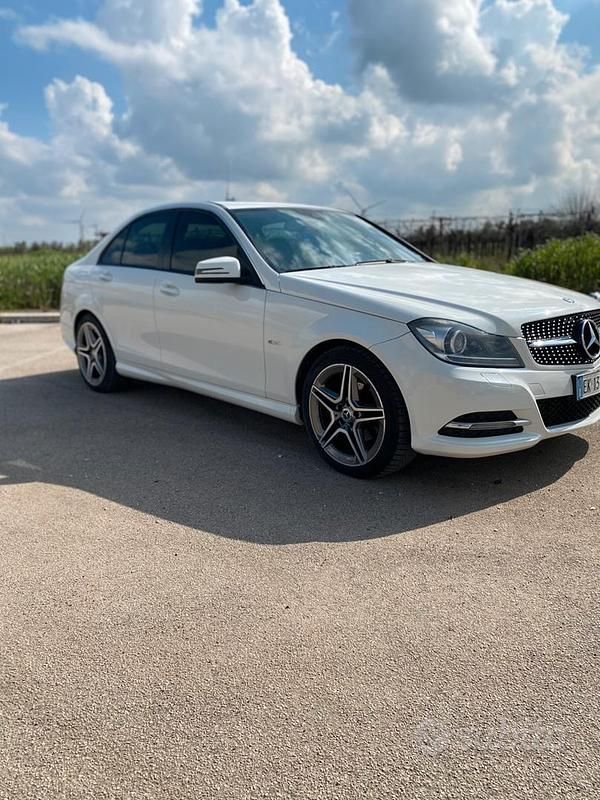 Usata Mercedes C220 170 CV (125 kW) 2011 Bianco Berlina