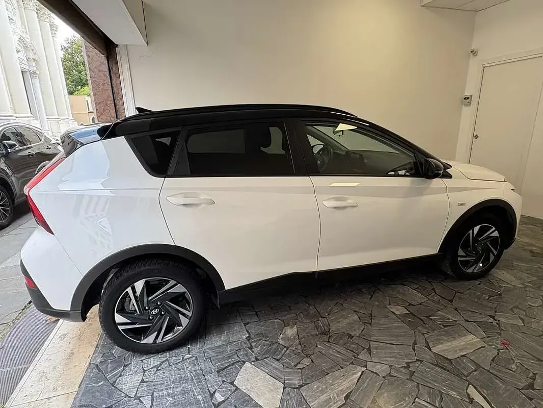 Usata Hyundai Bayon 101 CV (74 kW) 2023 Bianco SUV