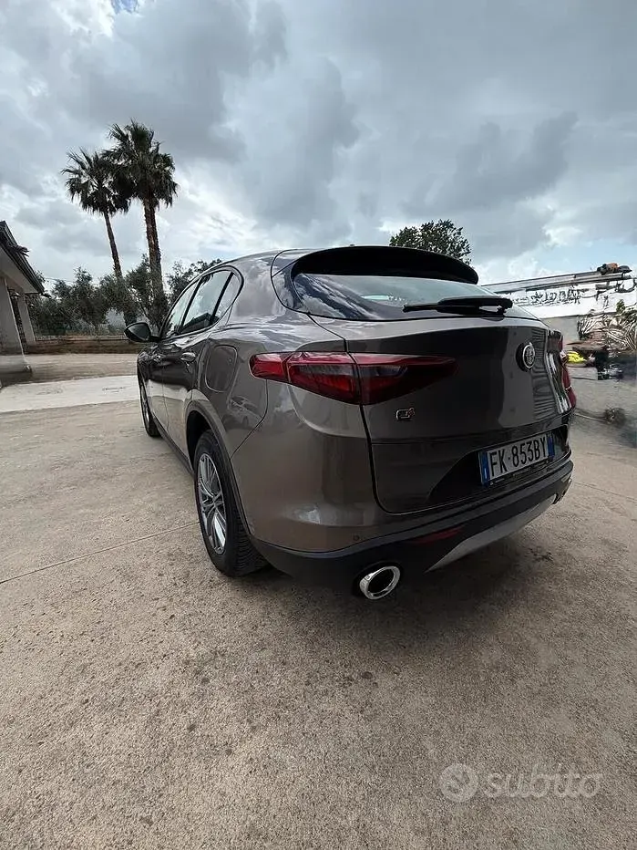 Usata Alfa Romeo Stelvio Super 201 CV (147 kW) 2017 Marrone SUV