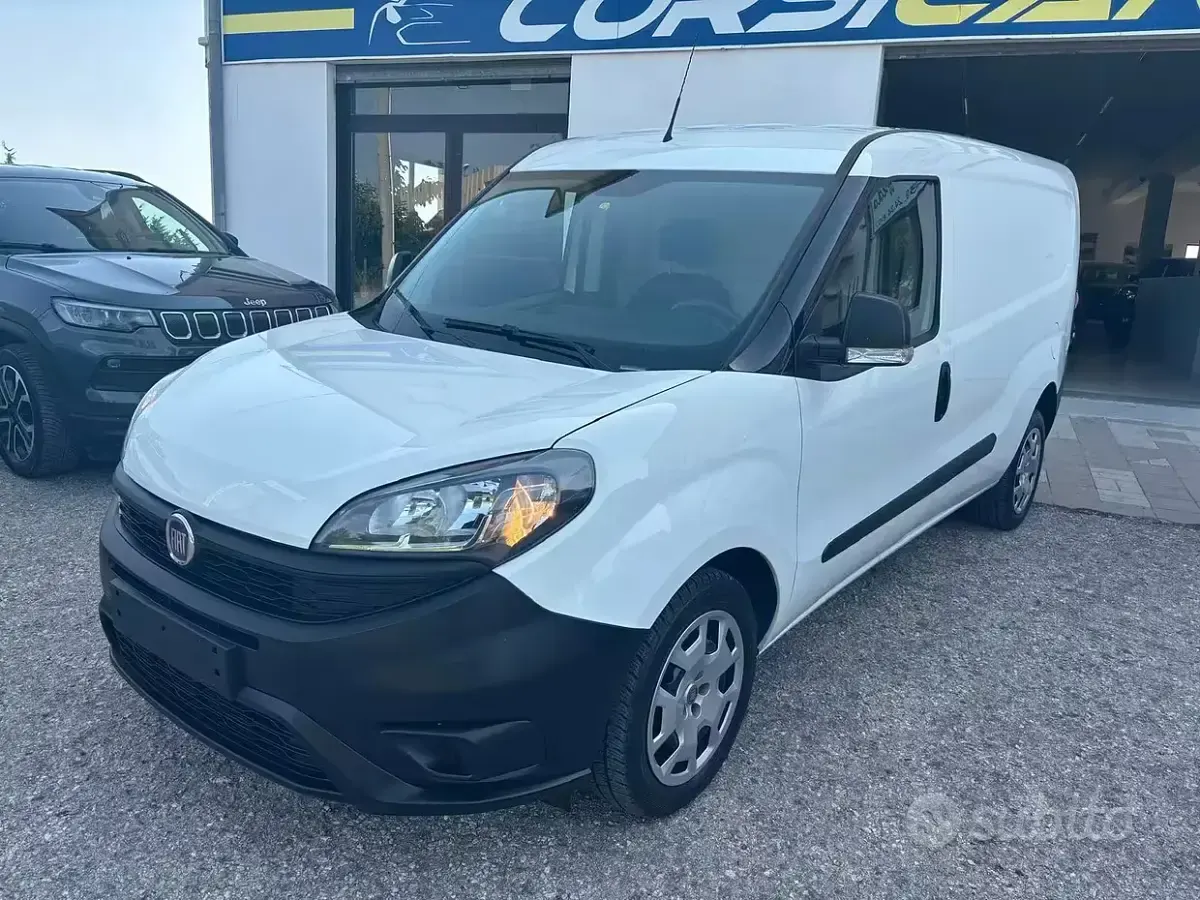 Usata Fiat Doblò 105 CV (77 kW) 2021 Bianco Monovolume