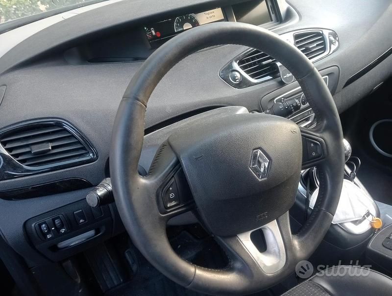 Usata Renault Scénic III 110 CV (80 kW) 2011 Nero Monovolume