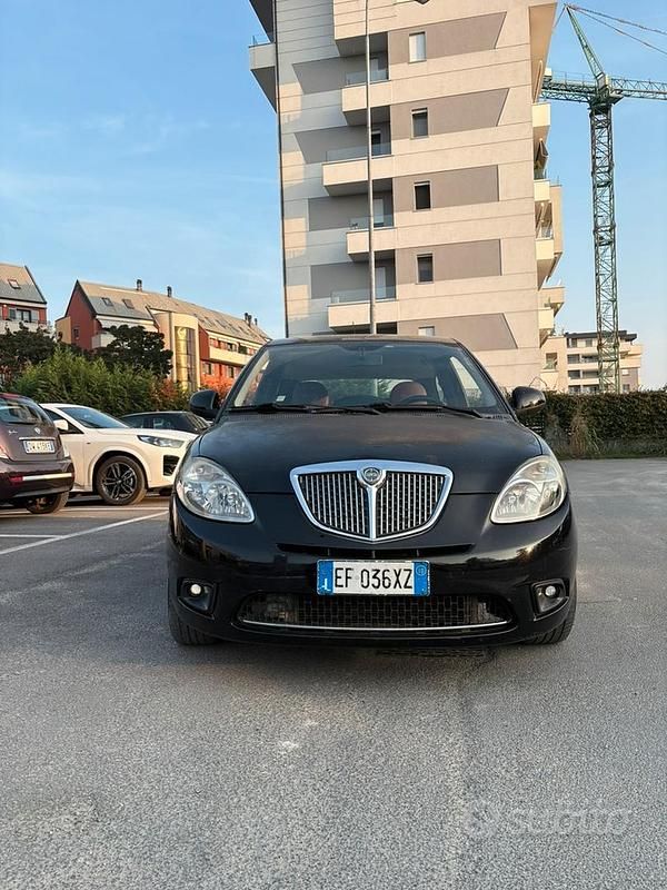 Usata Lancia Ypsilon 69 CV (50 kW) 2010 Nero Utilitaria