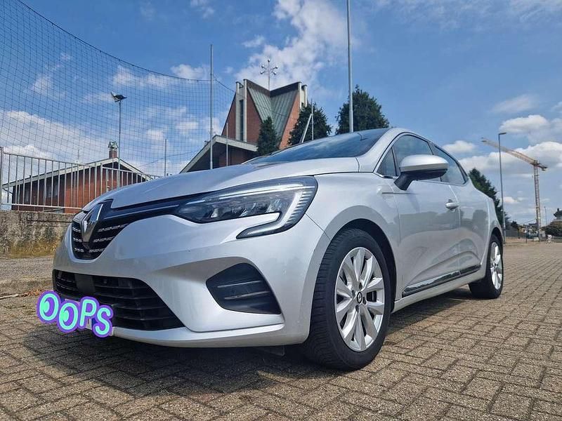 Usata 2022 Renault Clio V Business Tre volumi | 14.000 € (Buon prezzo) - Immagine 1/4