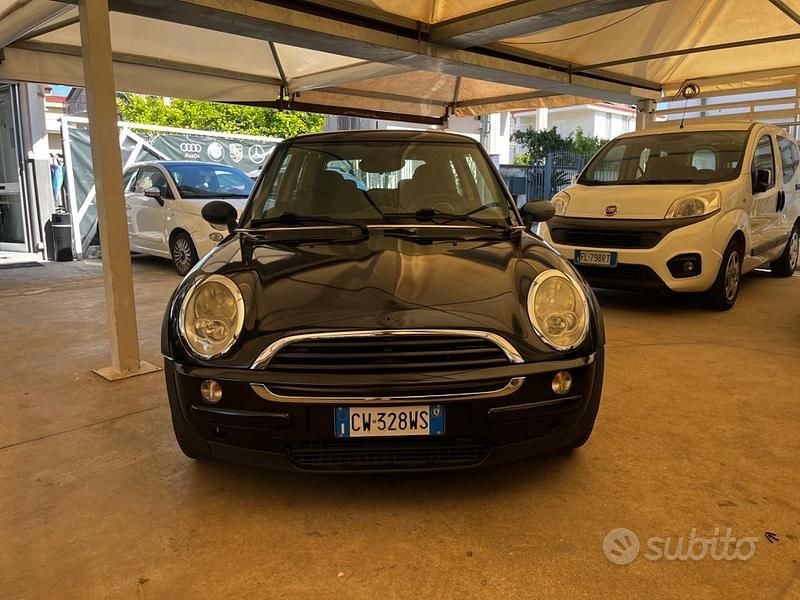 Begagnad Mini One D 75 HK (55 kW) 2005 Svart Halvkombi