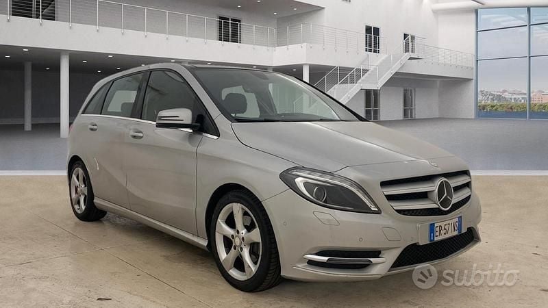 Argento Usata 2013 Mercedes B200 Premium Monovolume | 13.500 € (Buon prezzo) - Immagine 1/4