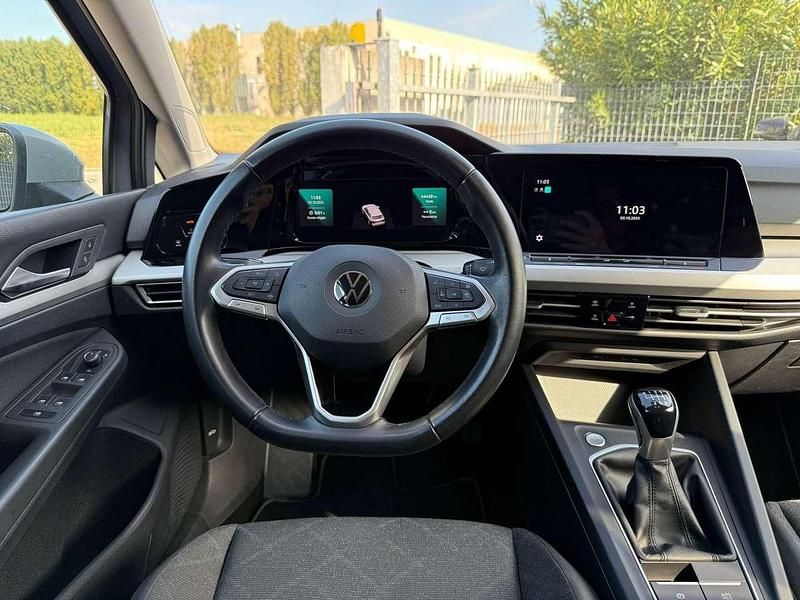 Usata VW Golf VIII Life 150 CV (110 kW) 2023 Grigio pastello Station wagon