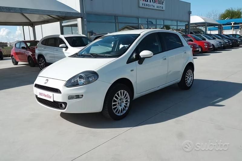 Usata Fiat Punto Lounge 78 CV (57 kW) 2014 Bianco Utilitaria