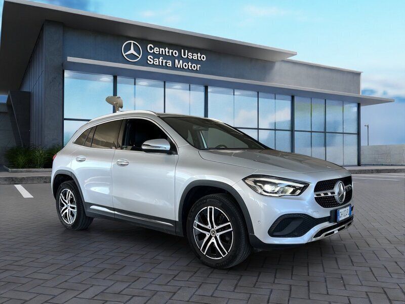 Occasion Mercedes GLA200 150 ch (110 kW) 2021 Argent SUV