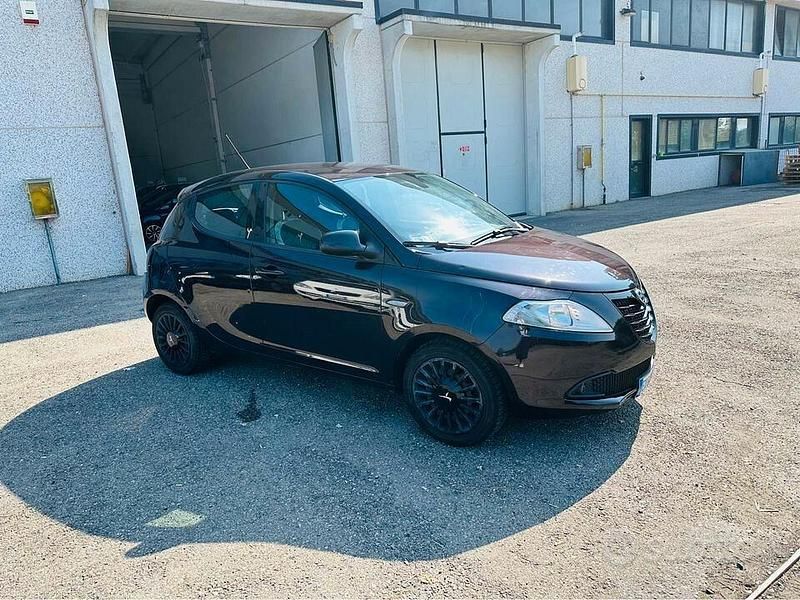 Usata Lancia Ypsilon Gold 69 CV (50 kW) 2014 Marrone Utilitaria