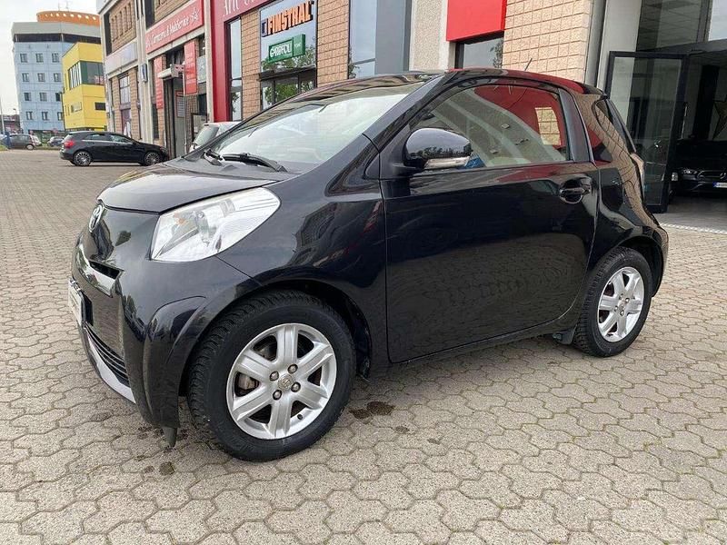 Usata Toyota iQ 68 CV (50 kW) 2011 Nero metallizzato Utilitaria