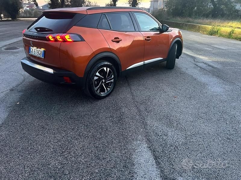 Usata Peugeot e-2008 100 kW (136 CV) 2022 Bianco SUV