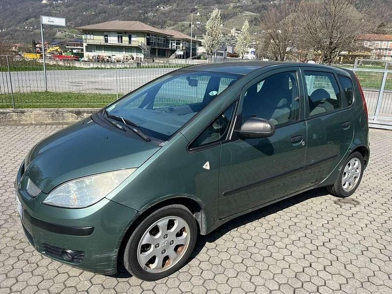 Usata Mitsubishi Colt Instyle 95 CV (69 kW) 2006 Verde Berlina