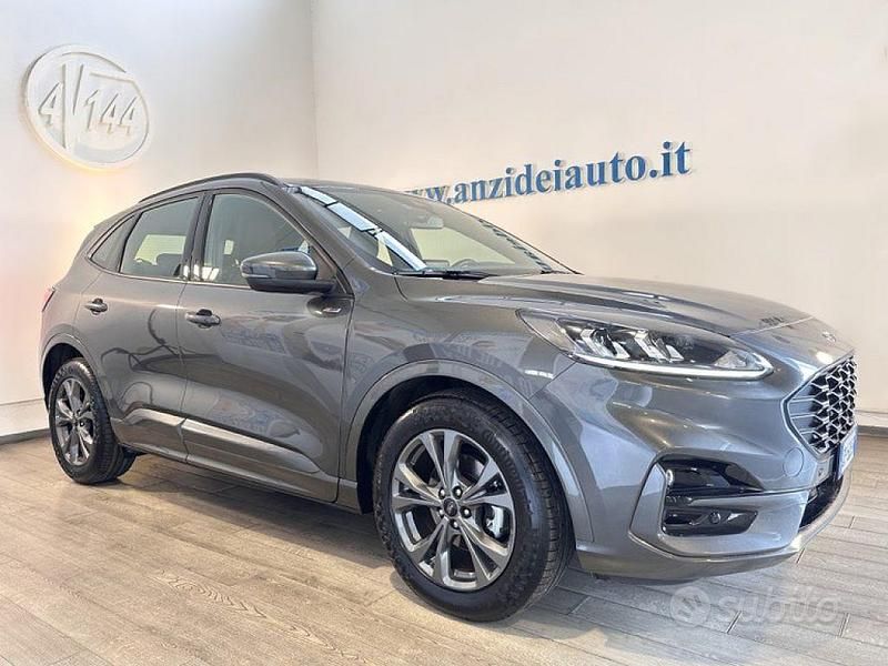 Grigio metallizzato Usata 2023 Ford Kuga ST-Line SUV | 24.490 € (Buon prezzo) - Immagine 1/4