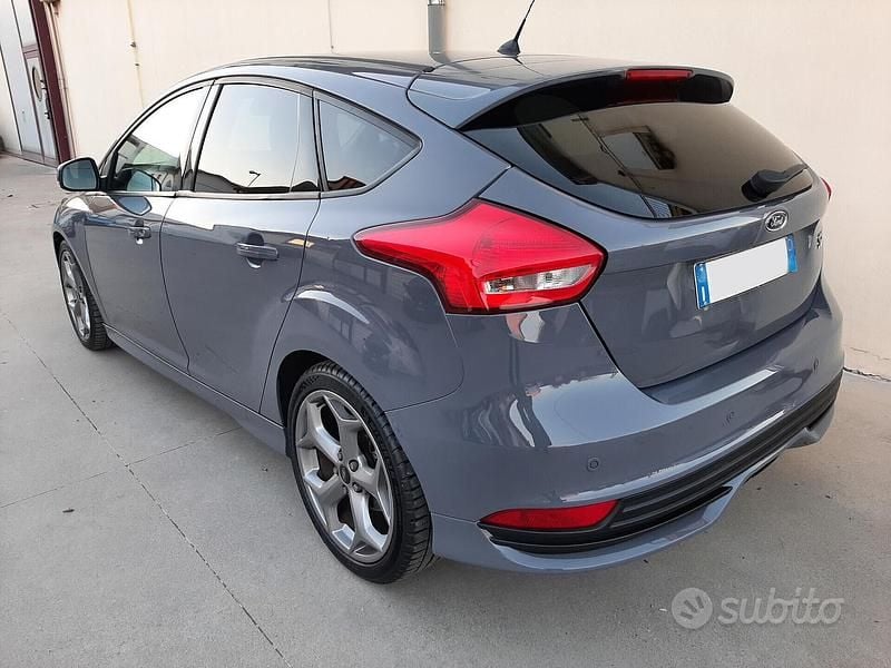 Usata Ford Focus ST 250 CV (183 kW) 2016 Grigio Berlina