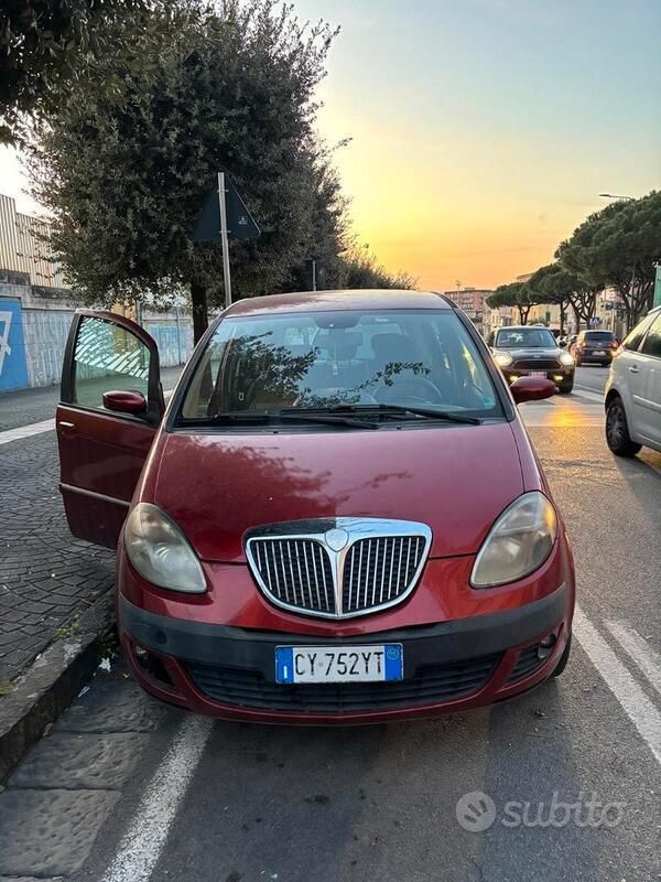 Rosso Usata 2006 Lancia Musa Monovolume | 1200 € (Super prezzo) - Immagine 1/4