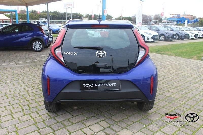 Usata Toyota Aygo X Active 72 CV (52 kW) 2025 Juniper blue SUV